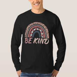 Wees Aardig Luipaard Regenboog Motiverende Spreuk  T-shirt