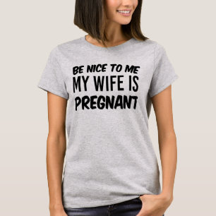 Wees aardig, mijn vrouw is zwanger, grappig lesbis t-shirt