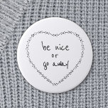 Wees aardig of ga weg Eenvoudig Floral Heart Black Ronde Button 5,7 Cm<br><div class="desc">Alle tekst kan worden aangepast. Laat de gemiddelde mensen weten dat ze niet welkom zijn met deze schattige motivatie humor ronde knop/badge. Anti-pesten en positieve quotes zijn meer uw stijl. Wees aardig of ga weg Funny Inspirerend Citaat - De illustratie van het hart werd geïnspireerd door borduurwerk, retro valentijnen en...</div>