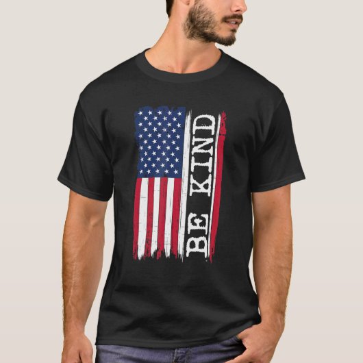 Wees aardig tegen de Amerikaanse vlag op de dag te T-shirt (Voorkant)
