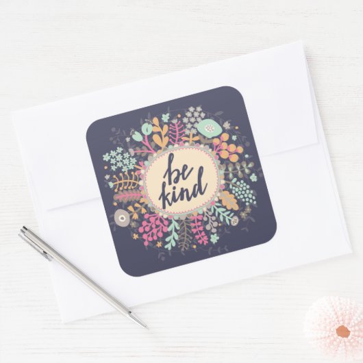 Wees aardig vierkante sticker (Envelop)