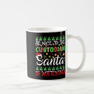 Wees aardig voor de conciërge Kerstman kijkt toe K Koffiemok