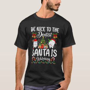 Wees aardig voor de Dentist Santa kijkt naar Denti T-shirt