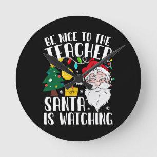 Wees aardig voor de leraar Kerstman kijkt toe Lera Ronde Klok