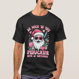 Wees aardig voor de Speducator Santa kijkt naar Pi T-shirt
