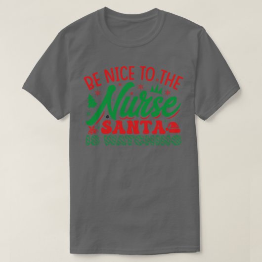 Wees aardig voor de verpleegster die de Kerstman 1 T-shirt (Design voorkant)
