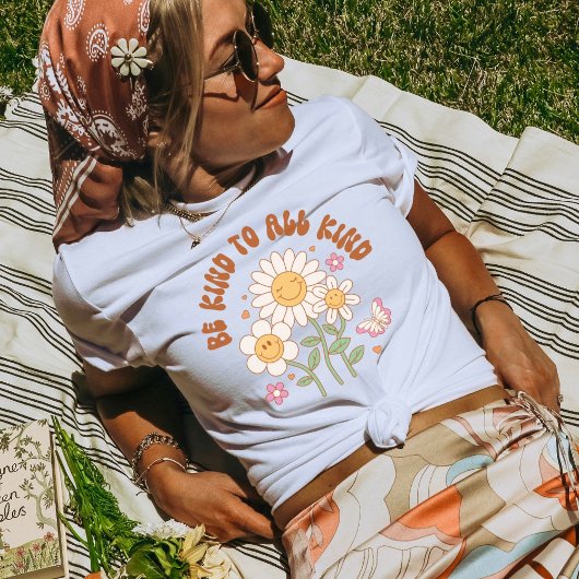 Wees aardig voor iedereen, goede Vibes Retro Daisy T-shirt