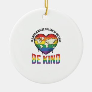 Wees aardig Wereld Hart Regenboog Vector T-Shirt O Keramisch Ornament