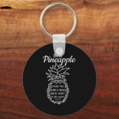 Wees als een Pineapple Fun Quote Graphic Sleutelhanger (Voorkant)