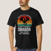 Wees altijd jezelf, tenzij je Dragon Retro kunt zi T-shirt (Voorkant)