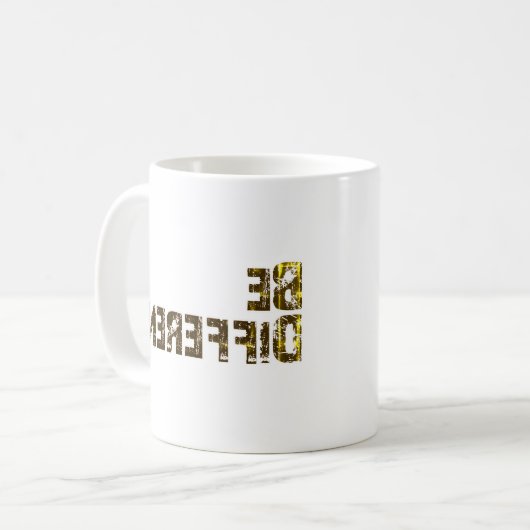 Wees anders en val op koffiemok (Voorkant links)