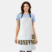 Wees anders en val op schort (Gedragen)