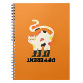 Wees anders grappig funky kat ontwerp notitieboek (Voorkant)