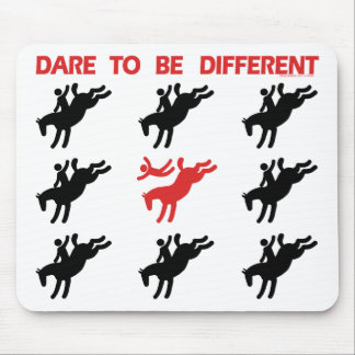 Wees anders - Grappig paardenGezegde Muismat
