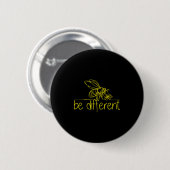 Wees anders  ronde button 5,7 cm (Voorkant /achterkant)