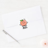 Wees bij Peach Funny Fruit Pun Ronde Sticker (Envelop)