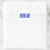 Wees blauw ronde sticker (Tas)