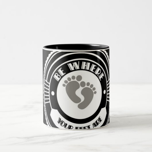 Wees daar waar je voeten zijn - Mok met twee tonen (Center)