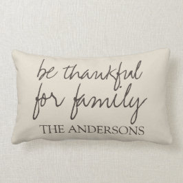 Wees dankbaar voor de familienaam Farmhouse Style Kussen