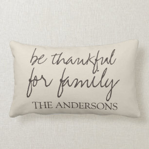 Wees dankbaar voor de familienaam Farmhouse Style Kussen