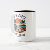 Wees dankbaar voor elke zonsondergang tweekleurige koffiemok (Voorkant links)