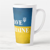 Wees dapper zoals Oekraïne een getextureerde prijs Latte Mok (Rechts)