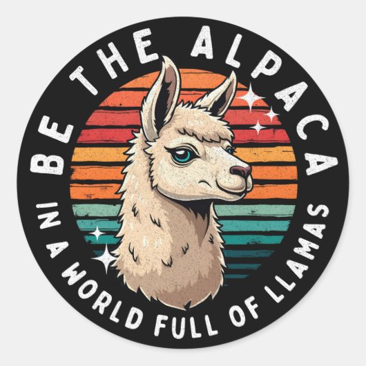 Wees de alpaca in een wereld vol lama's ronde sticker (Voorkant)