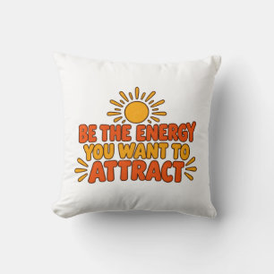 Wees de Energie die Je Wil Aantrekken T-Shirt Kussen