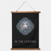 Wees de godin hangend wandkleed (Voorkant)