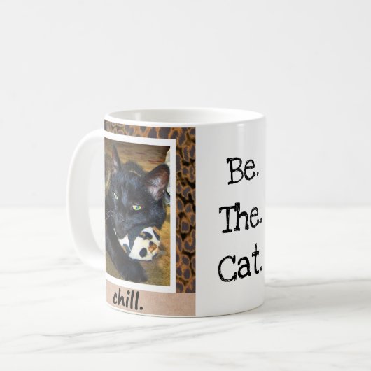 Wees. De. Kat. Koffiemok (Voorkant links)