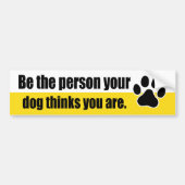 Wees de persoon die je hond denkt... bumpersticker (Voorkant)