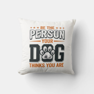 Wees de Persoon die je Hond Denkt dat je Bent T-sh Kussen
