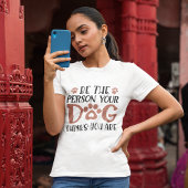 Wees de persoon die je hond denkt dat je bent t-shirt