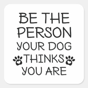 Wees de persoon die je hond denkt dat je bent vierkante sticker