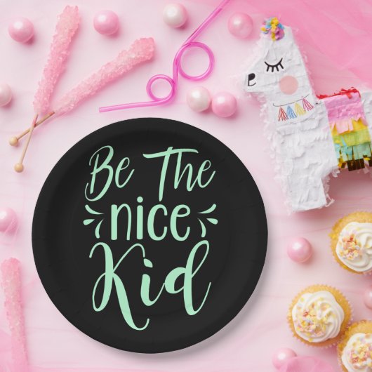 Wees de positieve boodschap van het mooie Kind in Papieren Bordje (Feest)