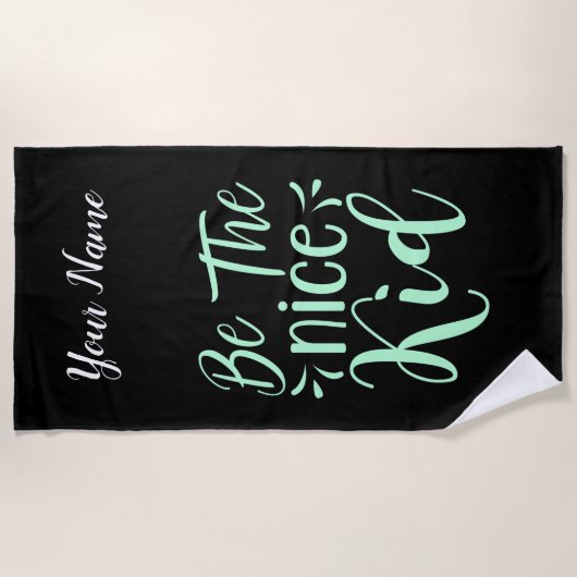 Wees de positieve boodschap van het mooie Kind in Strandlaken (Voorkant)