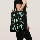 Wees de positieve boodschap van het mooie Kind in Tote Bag (Dichtbij)