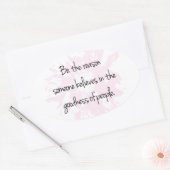 Wees de reden die gelooft in de goedheid van mense ovale sticker (Envelop)