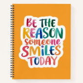 Wees de reden waarom iemand glimlacht vandaag spir notitieboek (Voorkant)