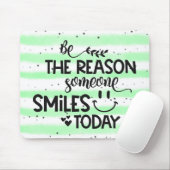 Wees de reden waarom iemand vandaag glimlacht muismat (Met muis)