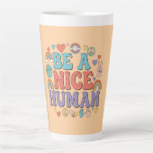 Wees een aardig mens - Rainbow Peace Quote Latte Mok (Voorkant)
