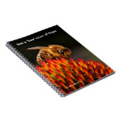 Wees een baken van de Hoop Bee op Echinacea Notitieboek (Rechterzijde)