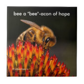 Wees een baken van de Hoop Bee op Echinacea Tegeltje (Voorkant)