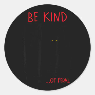 Wees een beetje wild grappige zwarte kat spiegel g ronde sticker