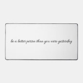 Wees een betere persoon bureau mat (Voorkant)