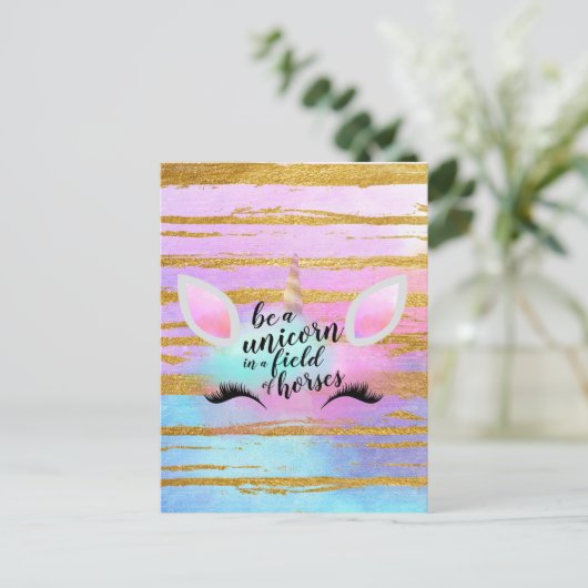 Wees een eenhoorn in een veld van paarden geperson briefkaart (Staand voorkant)
