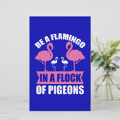 Wees een flamingo in een kudde duiven briefpapier (Staand voorkant)