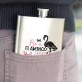 Wees een flamingo in een kudde duiven flacon (Voorbeeld)
