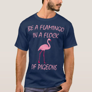 Wees een flamingo in een kudde duiven Flamingo T-s T-shirt