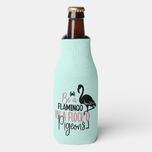 Wees een flamingo in een kudde duiven flesjeskoeler (Fles Voorkant)